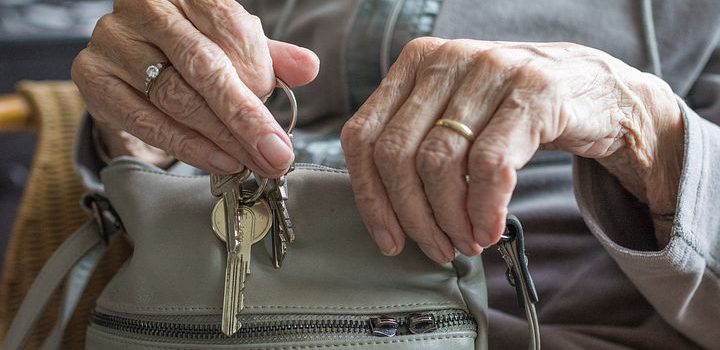 Poszukiwanie pracy oraz solidne płace – opieka osób starszych