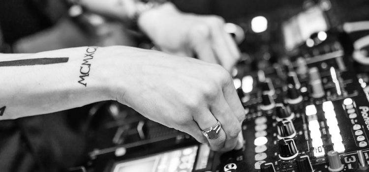 Znajomość muzyki – DJ na ślub